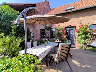 *KERNSANIERTES*Träumchen mit Terrasse, Gästehäuschen im Garten, Scheune, viel Wiese, Stellplätze