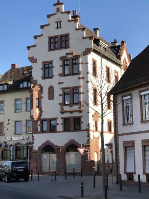 Wohnen in einem Baudenkmal. Geräumige zwei Zimmer Wohnung in Worms, Innenstadt Süd