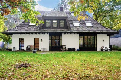 WOHNBAU: Seltene Gelegenheit - Stillvolle Villa für Naturbegeisterte