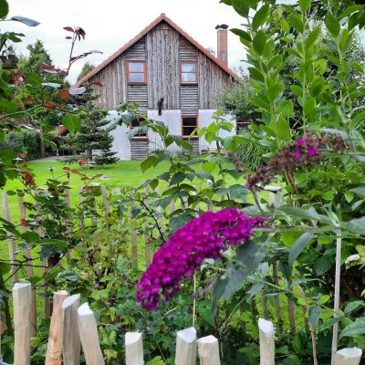 ***Wo gibt es denn sowas?***
2 Eingänge 
Wohlfühlhaus 
Erholung im Haus & Umgebung zu diesem Prei