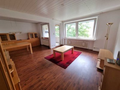 Geschmackvolle 2,5-Zimmer-Wohnung mit Balkon und Einbauküche in Bremen