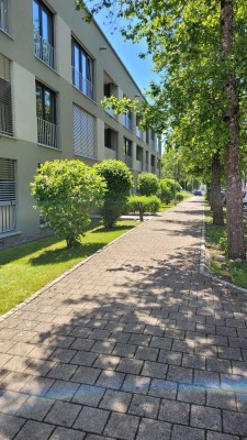 Top: 3,5 Zimmer-Whg mit Blick ins Grüne und Loggia, EBK, hohe Privatsphäre und vieles mehr!