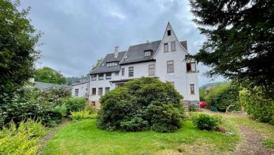 Villa im Lauchagrund mit erheblichem (Ausbau-) Potential!