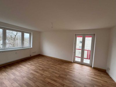 Schöne helle 3-ZKB Wohnung mit Balkon zu vermieten