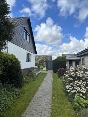 Charmantes Einfamilienhaus mit gepflegtem Garten  und Garage