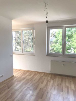 Helle Zwei Zimmer - Dachgeschosswohnung- Zentral in Horrem