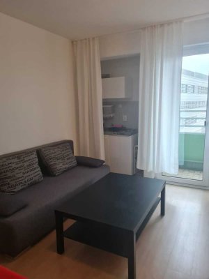 Möbliertes Apartment mit Balkon und kleiner EBK in Düsseldorf