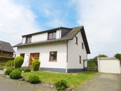 Top-Preis-Leistungsverhältnis!
Ein- bis Zweifamilienhaus mit  Garten, Garage und Carport