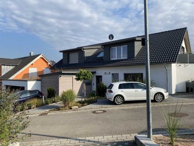 Exkl. 4-Zimmer Whg. mit gehobener Innenausstattung, Terrasse, Garten und EBK in Herrenberg-Kernstadt