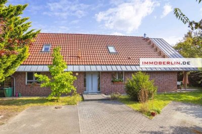 IMMOBERLIN.DE - Modernes Landhaus mit Gartenparadies im Berliner Speckgürtel