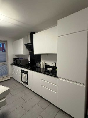 Hochwertig sanierte 3 Raumwohnung, 2 Badezimmer, Garten, offene Küche+