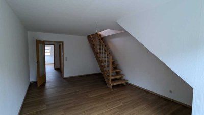 Frisch renovierte 3-Zimmer-Wohnung mit ausgebautem Dachboden und Stellplatz zu vermieten