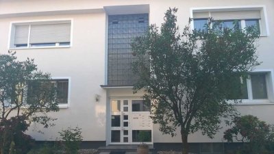 Helle, gemütliche, schnuckelige Singlewohnung mit großem Balkon und Einbauküche.