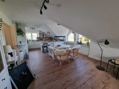 Stilvolle 4-Zimmer-Wohnung mit Balkon und EBK in Karlsbad