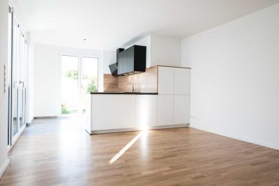 Schöne lichtdurchflutete 2-Zimmer-Wohnung mit Einbauküche und Garten in Moosach, München