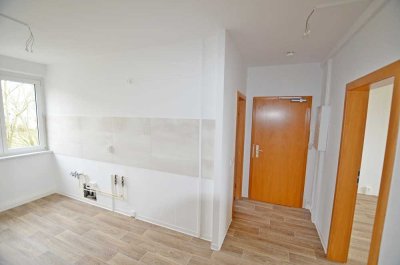 offene Küche! neu sanierte 3-Raum-Wohnung mit Badewanne und Stellplatz! Bezug ab 20.03.25 möglich!