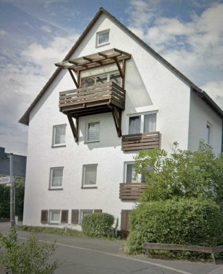 + Schöne 3 Zimmer Dachgeschosswohnung, Balkon, Tageslichtbad u. vieles mehr +