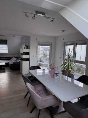 Stilvolle,  moderne,  helle 3-Zimmer-Dachgeschosswohnung m. geh. Ausstattung m. Balkon in Solingen