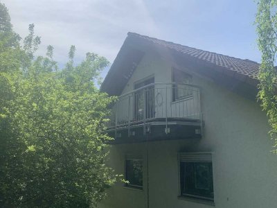 Geschmackvolle, gepflegte 1,5-Zimmer-Dachgeschosswohnung mit Balkon & EBK in Badenweiler-Schweighof