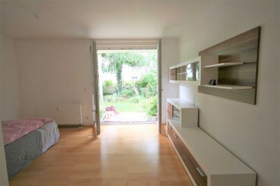 Gepflegte 2-Zimmer-EG-Wohnung mit Terrasse, eigenem Garten und EBK in Regensburg