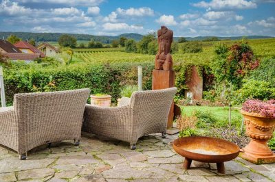 Niederhorbach: Ruhiges Wohnen mit schöner Aussicht und großer Einliegerwohnung