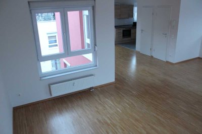 Helle, moderne 4,5-Zimmer-Maisonette-Wohnung mit EBK