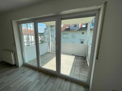 Erstbezug nach Renovierung - Zweizimmerwohnung mit großem Balkon in Neckartenzlingen