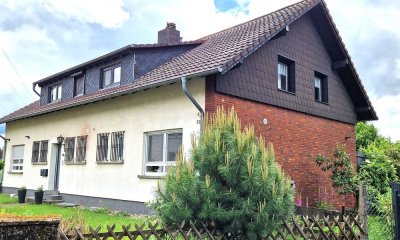 Zweifamilienhaus in ruhiger Lage mit schönem Garten