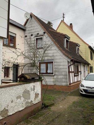 Kandel: Einfamilienhaus mit Garten und Gartenhäuschen, sowie hochwertigen Nebengebäuden