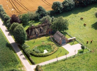 Schmuckstück unter Reet in idyllischer Alleinlage  unweit der Förde