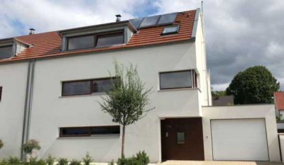 Moderne neuwertige Doppelhaushälfte in Offenburg