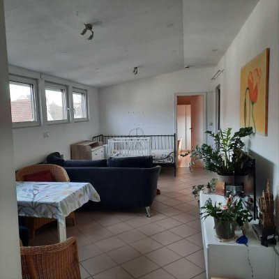 INNENSTADTNAHE 2-Zi.DG-WOHNUNG - mit Balkon und Abstellraum in Oberesslingen - 137-24