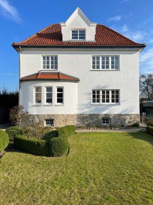 Helle, sonnige 3-Raumwohnung mit EBK, Balkon und schönem Gartenin Elze