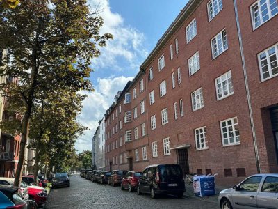 Helle, solide, sanierte Altbauwohnung beim Blücherplatz