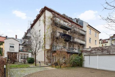 Dachgeschosswohnung in ruhiger Innenhoflage (Rückgebäude), mit Süd-Dachterrasse - renovierter Altbau