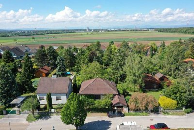 BUNGALOW MIT VERTRÄUMTEM GARTEN - VOLLKELLER - RUHIGE LAGE