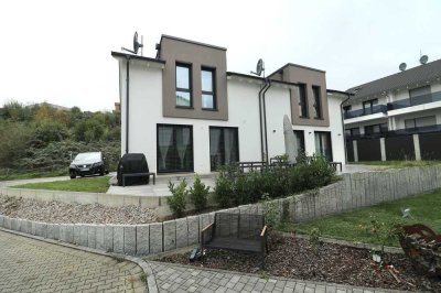 Neuwertige Doppelhaushälfte mit Terrasse, & Photovoltaik in schöner Lage von Rheinfelden-Karsau