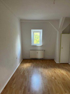 Preiswerte 5-Zimmer-Wohnung in Kirchenlamitz