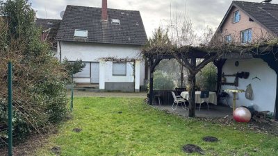 RE – SÜD: FAMILIEN AUFGEPASST/ GROßZÜGIGES REH/ GROßER GARTEN/ 2- GARAGEN/ CARPORT