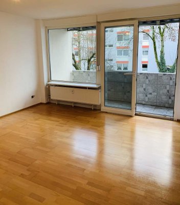 3,5-Zimmer-Wohnung mit Balkon, Einzelgarage und EBK in Mannheim