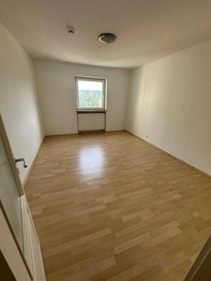 1200 € - 107 m² - 4.0 Zi.