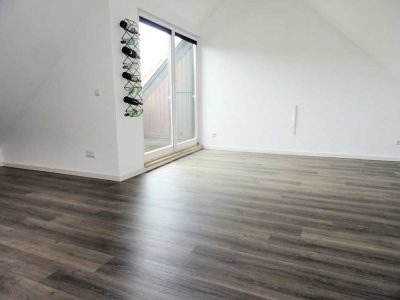 * mit Balkon * 2 Zimmer Dachgeschoßwohnung im Zentrum von Werdau !