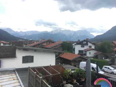 Ruhige 1-Zimmer-Dachgeschosswohnung mit Bergblick und Garage in Farchant