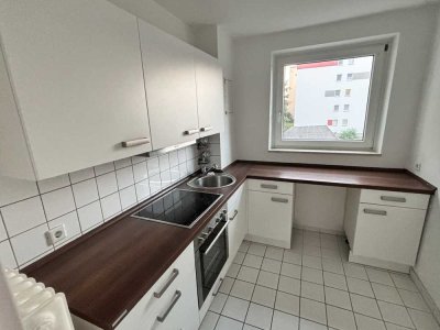 Schöne 2 Zimmer Wohnung mit Einbauküche und Balkon!