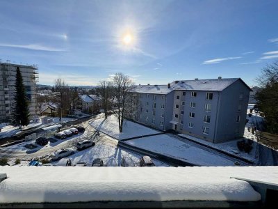 DG-Wohnung mit Loggia, tollem Ausblick und Einbauküche