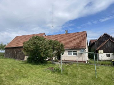 Günstiges und stark sanierungsbedürftiges Einfamilienhaus mit Scheune, Sandsteinkeller und Brunnen