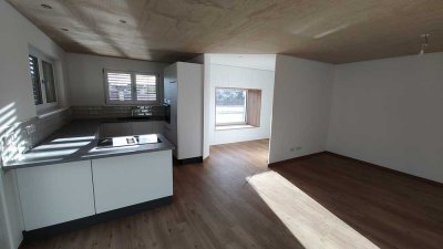 3,5-Raum-Wohnung mit gehobener Innenausstattung mit Balkon und EBK in Hohberg - Hofweier