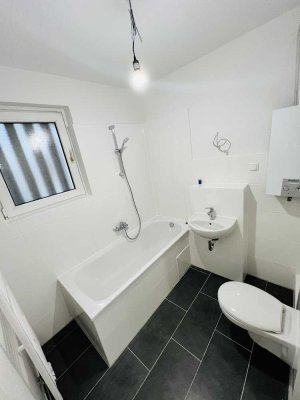 Komplett Sanierte & renovierte 3 Zimmer-Wohnung mit Balkon