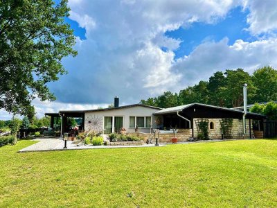 Luxuriöser Bungalow mit eigenem Seezugang und Seeblick in Carpin am Rödliner See nahe Neustrelitz