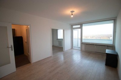 Erstbezug nach Sanierung mit EBK und Balkon: exklusive 1,5-Zimmer-Wohnung in Norderstedt